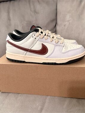 Nike Low-Top Sneakers in White & Brown